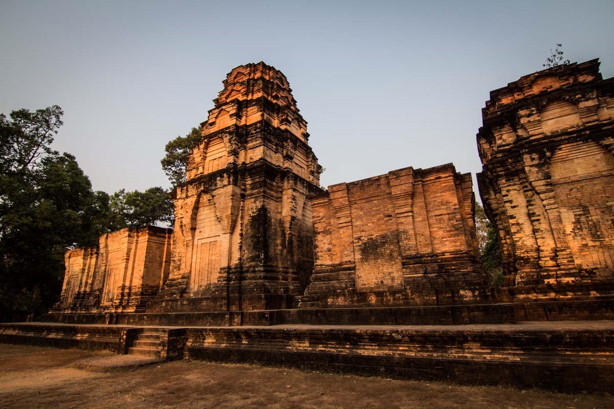 荳蔻寺，又稱喀拉凡寺 (Prasat Kravan)