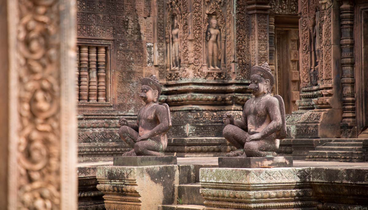 女王宮 BANTEAY SREI 女王宮 BANTEAY SREI