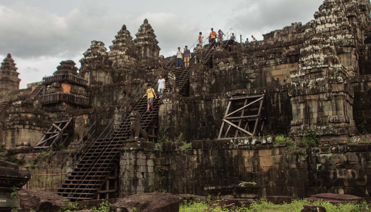 巴肯山 (PHNOM BAKHENG) 巴肯山 (PHNOM BAKHENG)