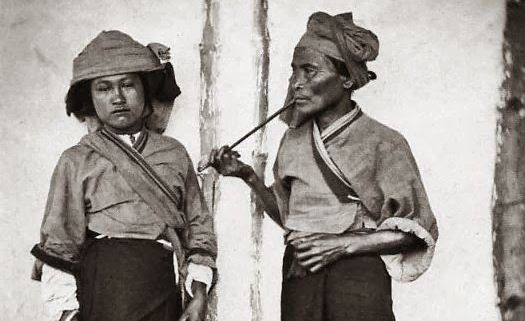 在約翰·湯姆森 (John Thomson) 鏡頭下 19 世紀末的台灣原住民